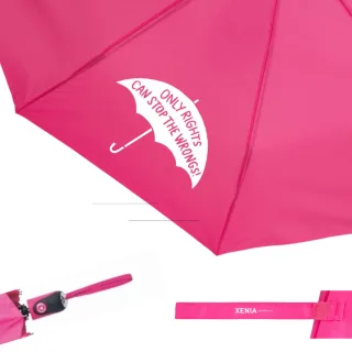 Ein pinker Schirm. Der Aufdruck ist ein weisser Schirm mit dem englischen Spruch"Only Rights can stop the wrongs."